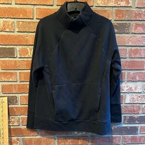 Fabletics Woman’s Navy Turtleneck Sweet shirt